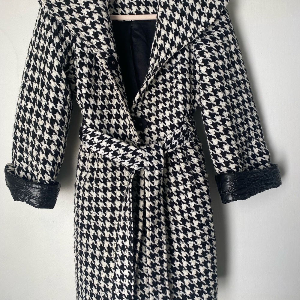 Alice + Olivia small Black and White Houndstooth Coat